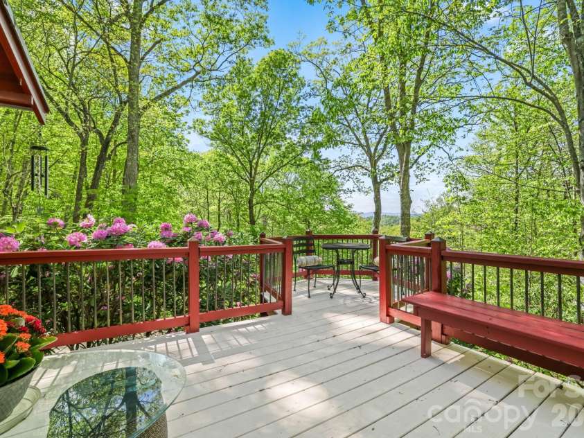 80 Corbin Hills Drive, Franklin, NC 28734.  MLS# CAR4373570, YatesRealty ID 15064. 