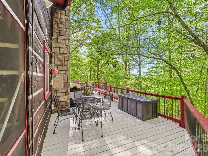 80 Corbin Hills Drive, Franklin, NC 28734.  MLS# CAR4373570, YatesRealty ID 15064. 