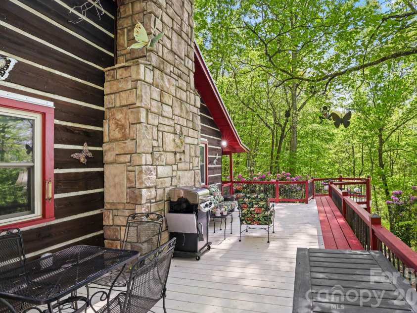 80 Corbin Hills Drive, Franklin, NC 28734.  MLS# CAR4373570, YatesRealty ID 15064. 