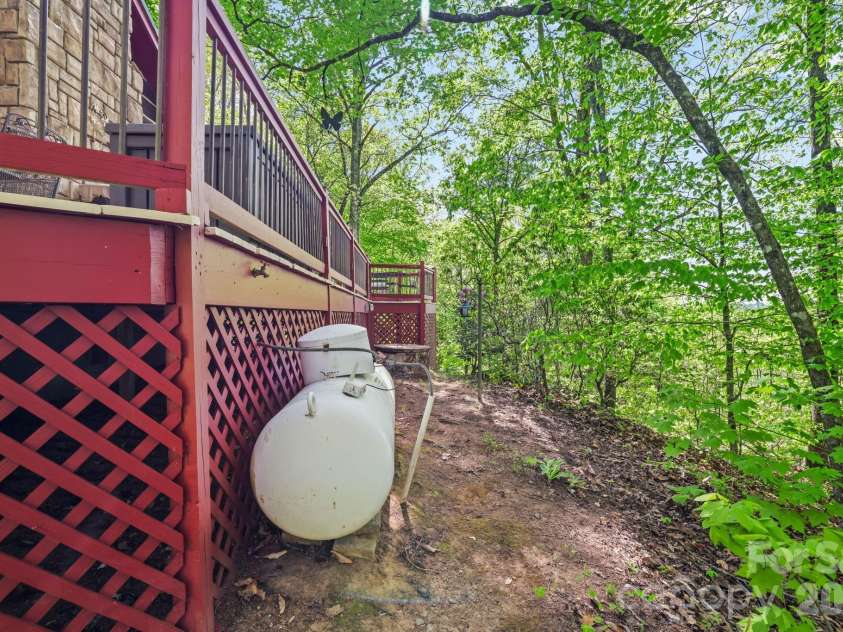 80 Corbin Hills Drive, Franklin, NC 28734.  MLS# CAR4373570, YatesRealty ID 15064. 