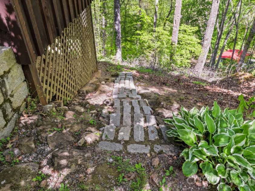 80 Corbin Hills Drive, Franklin, NC 28734.  MLS# CAR4373570, YatesRealty ID 15064. 
