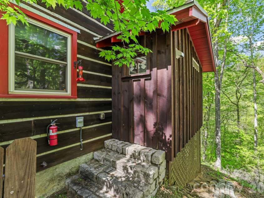 80 Corbin Hills Drive, Franklin, NC 28734.  MLS# CAR4373570, YatesRealty ID 15064. 