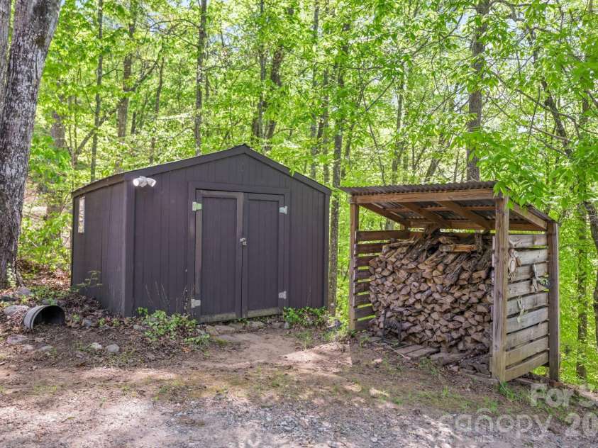 80 Corbin Hills Drive, Franklin, NC 28734.  MLS# CAR4373570, YatesRealty ID 15064. 