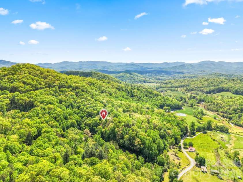 80 Corbin Hills Drive, Franklin, NC 28734.  MLS# CAR4373570, YatesRealty ID 15064. 