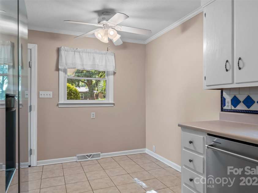 1125 Windy Acres Street, Morganton, NC 28655.  MLS# CAR4263011, YatesRealty ID 15065. Kitchen & eat-in Dining Room