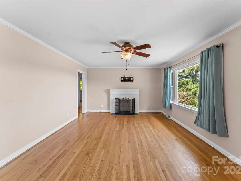 1125 Windy Acres Street, Morganton, NC 28655.  MLS# CAR4263011, YatesRealty ID 15065. Living Room