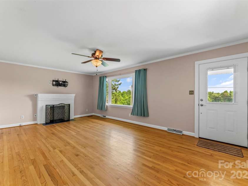 1125 Windy Acres Street, Morganton, NC 28655.  MLS# CAR4263011, YatesRealty ID 15065. Living Room