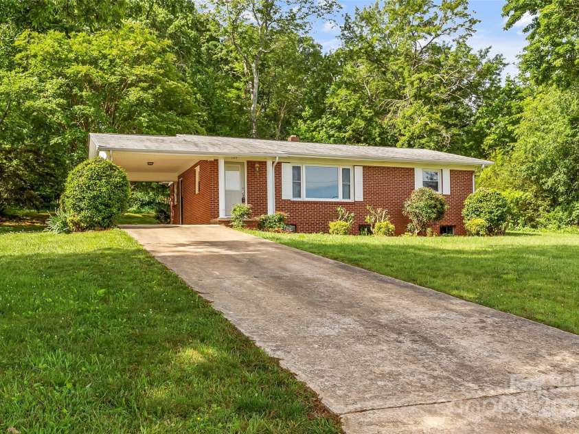 1125 Windy Acres Street, Morganton, NC 28655.  MLS# CAR4263011, YatesRealty ID 15065. Welcome home!