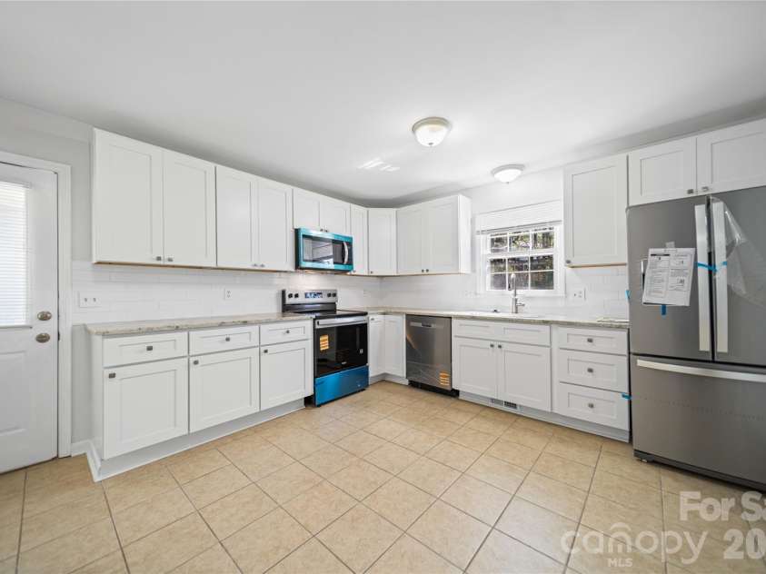 3065 Devonshire Drive, Rock Hill, SC 29732.  MLS# CAR4364433, YatesRealty ID 15065. Kitchen