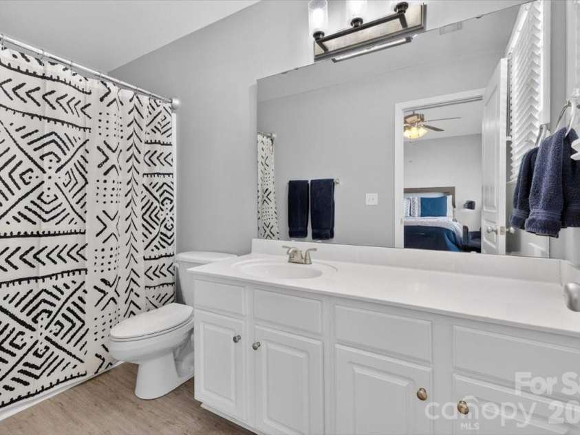 226 Dawn Mist Lane, Fort Mill, SC 29708.  MLS# CAR4369193, YatesRealty ID 15066. En-suite primary bath