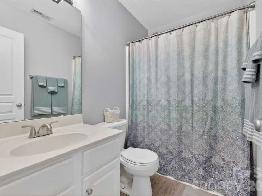 226 Dawn Mist Lane, Fort Mill, SC 29708.  MLS# CAR4369193, YatesRealty ID 15066. Full bath shared by the secondary bedrooms