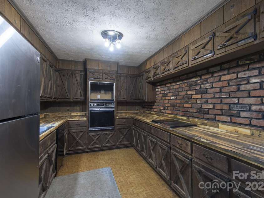 2610 Indian Grave Road, Lenoir, NC 28645.  MLS# CAR4240196, YatesRealty ID 15066. 