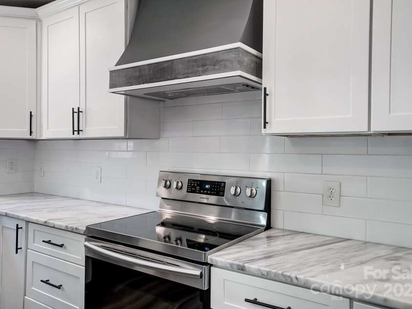 3612 Cobbleridge Drive, Charlotte, NC 28215.  MLS# CAR4245091, YatesRealty ID 15067. 