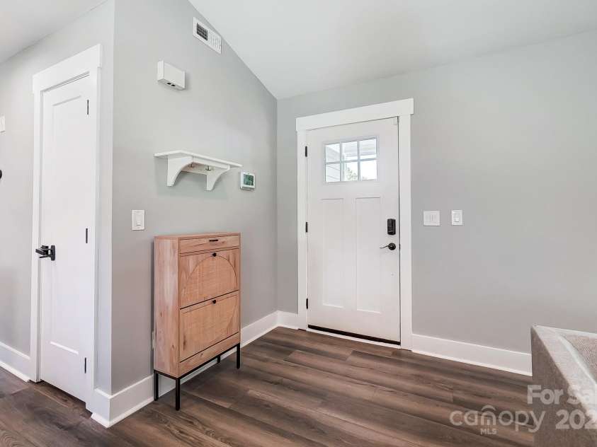 3612 Cobbleridge Drive, Charlotte, NC 28215.  MLS# CAR4245091, YatesRealty ID 15067. 