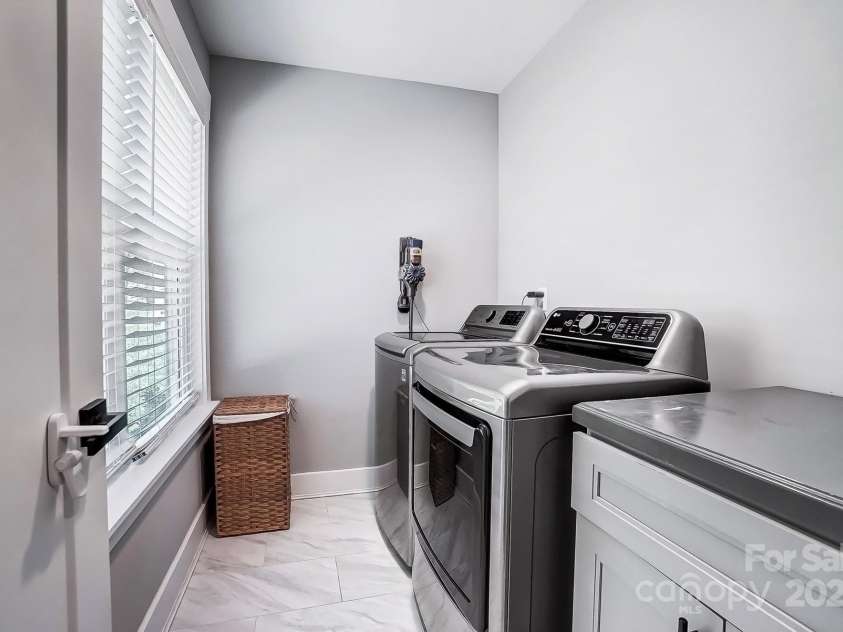 3612 Cobbleridge Drive, Charlotte, NC 28215.  MLS# CAR4245091, YatesRealty ID 15067. 