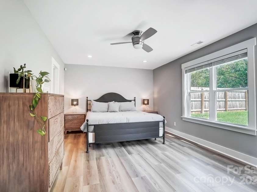 3612 Cobbleridge Drive, Charlotte, NC 28215.  MLS# CAR4245091, YatesRealty ID 15067. 