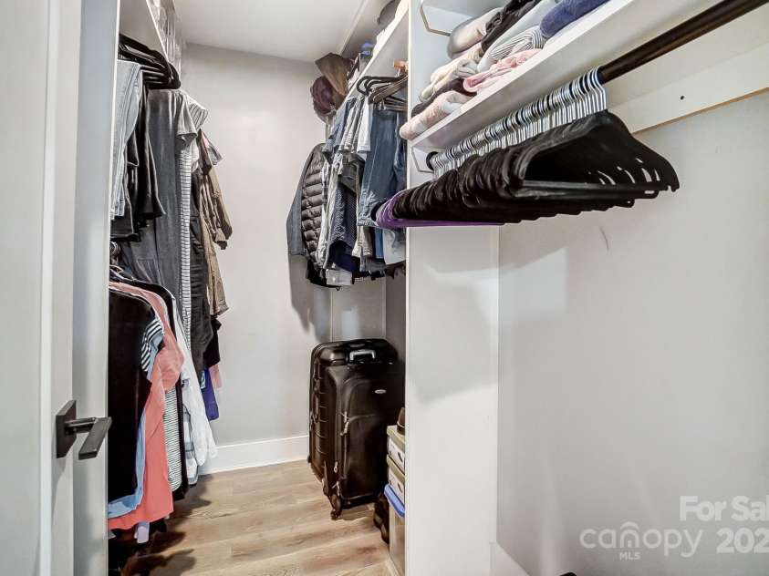 3612 Cobbleridge Drive, Charlotte, NC 28215.  MLS# CAR4245091, YatesRealty ID 15067. 