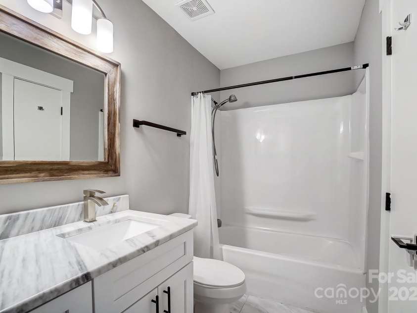 3612 Cobbleridge Drive, Charlotte, NC 28215.  MLS# CAR4245091, YatesRealty ID 15067. 