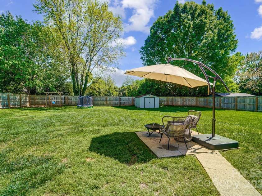 3612 Cobbleridge Drive, Charlotte, NC 28215.  MLS# CAR4245091, YatesRealty ID 15067. 