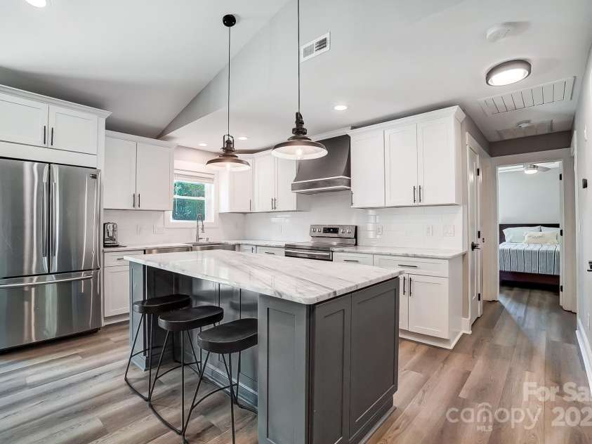 3612 Cobbleridge Drive, Charlotte, NC 28215.  MLS# CAR4245091, YatesRealty ID 15067. 