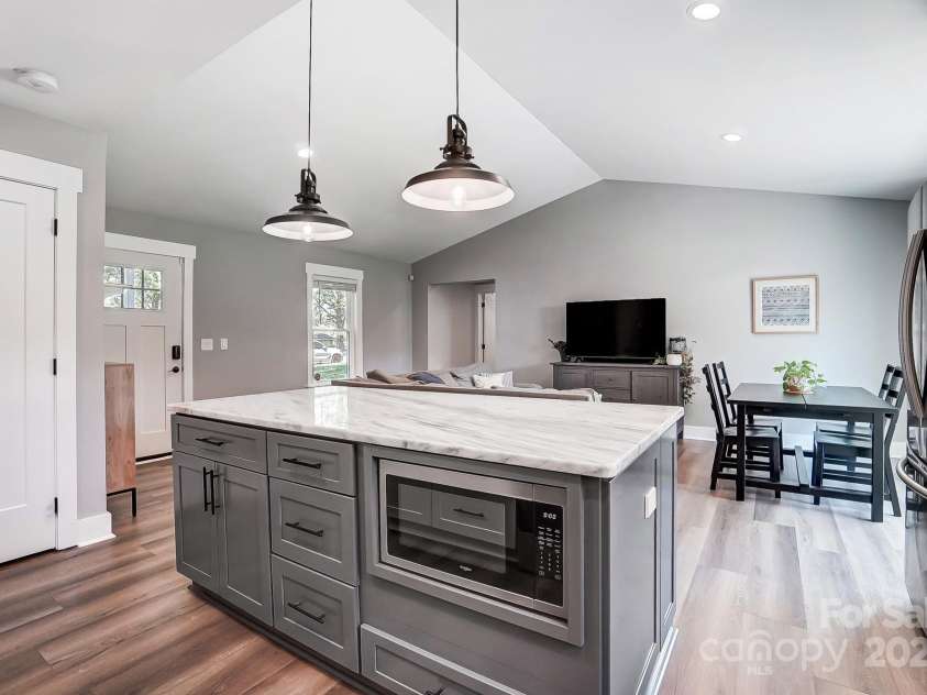 3612 Cobbleridge Drive, Charlotte, NC 28215.  MLS# CAR4245091, YatesRealty ID 15067. 