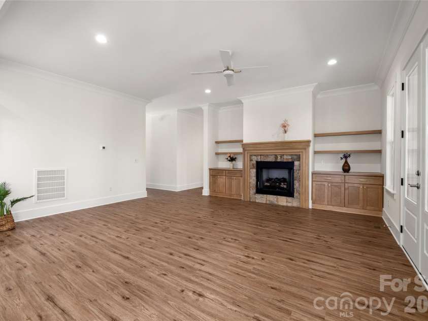 227 Northview Drive, Hendersonville, NC 28791.  MLS# CAR4359426, YatesRealty ID 15068. Great room