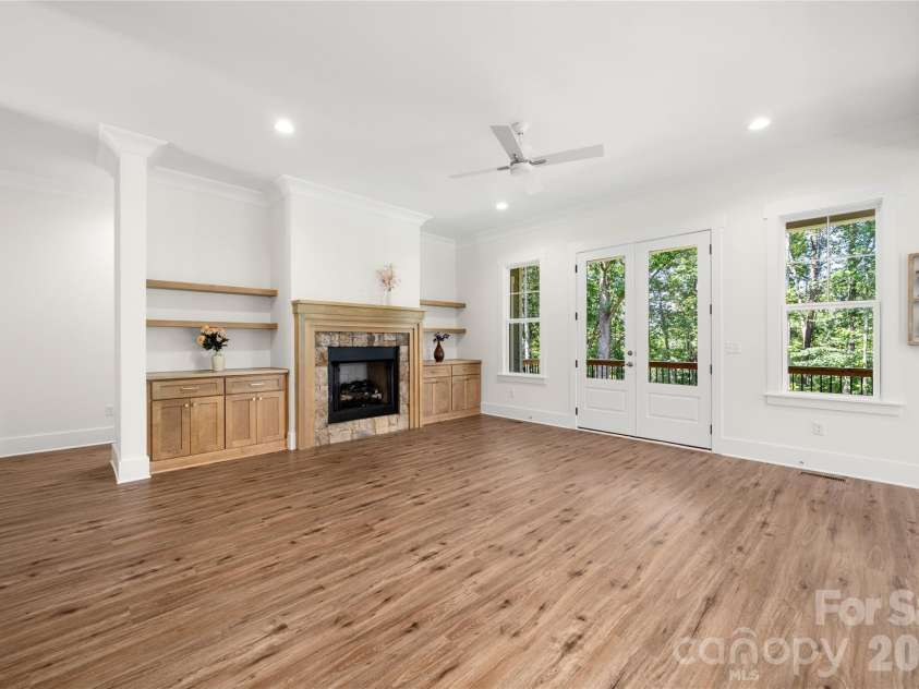 227 Northview Drive, Hendersonville, NC 28791.  MLS# CAR4359426, YatesRealty ID 15068. Great room