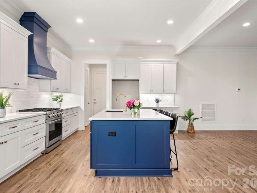 227 Northview Drive, Hendersonville, NC 28791.  MLS# CAR4359426, YatesRealty ID 15068. Kitchen