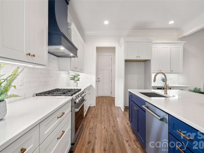 227 Northview Drive, Hendersonville, NC 28791.  MLS# CAR4359426, YatesRealty ID 15068. Kitchen