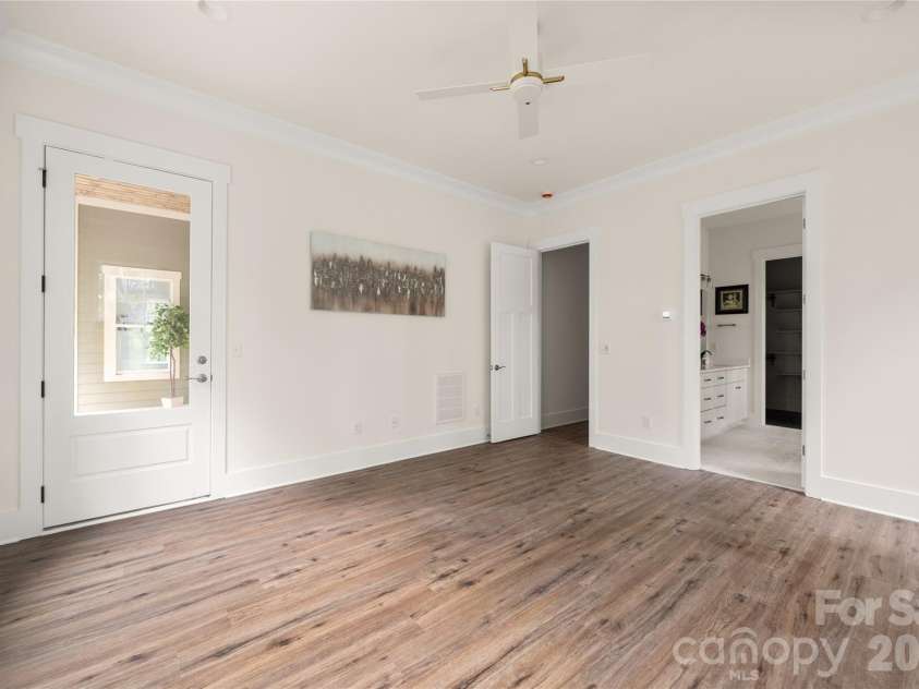 227 Northview Drive, Hendersonville, NC 28791.  MLS# CAR4359426, YatesRealty ID 15068. Main floor primary bedroom