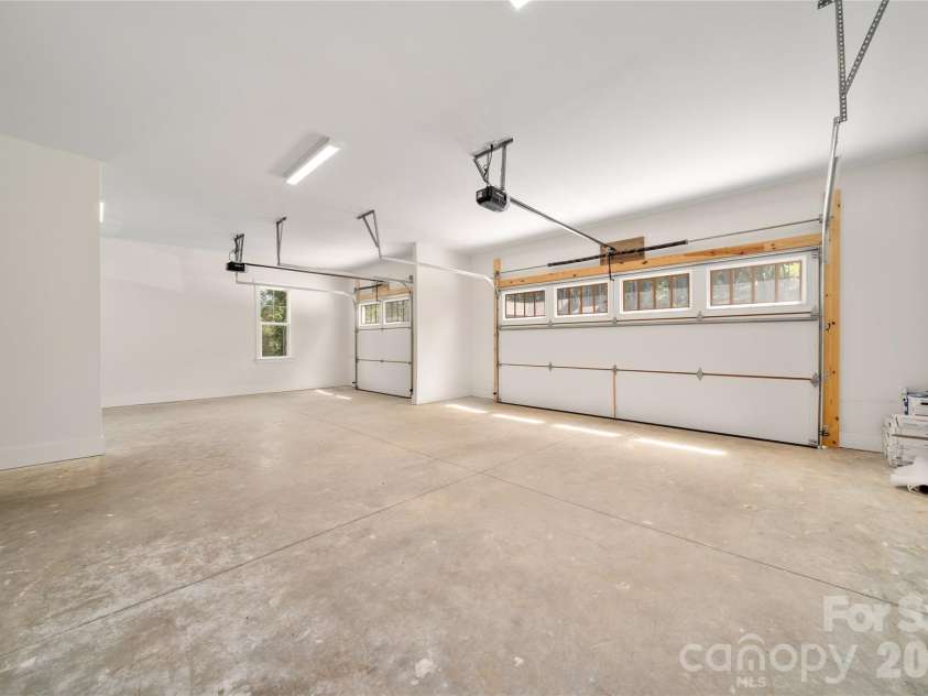 227 Northview Drive, Hendersonville, NC 28791.  MLS# CAR4359426, YatesRealty ID 15068. THREE-CAR garage