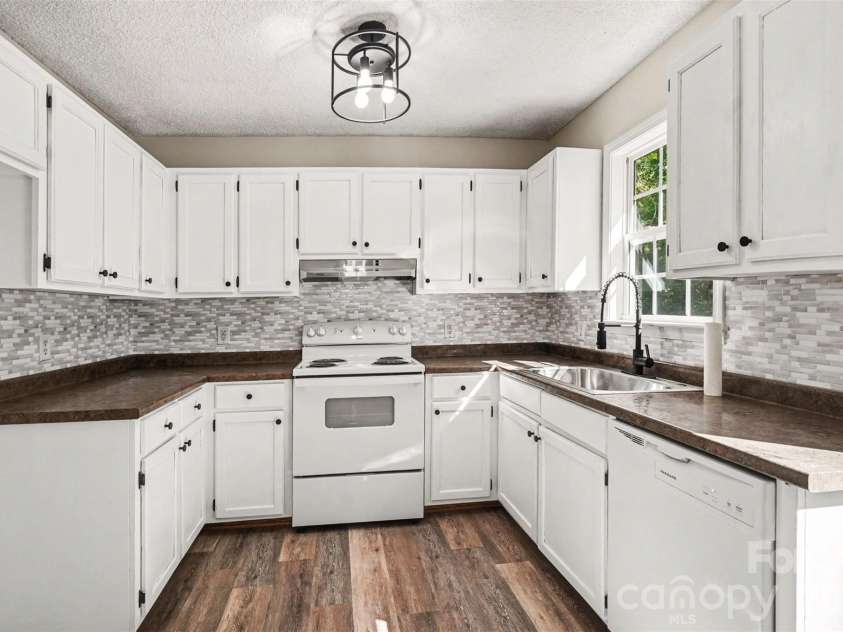 112 Ridgewood Drive, York, SC 29745.  MLS# CAR4370914, YatesRealty ID 15069. 