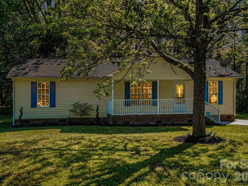 112 Ridgewood Drive, York, SC 29745.  MLS# CAR4370914, YatesRealty ID 15069. 