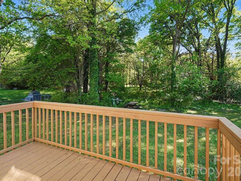 112 Ridgewood Drive, York, SC 29745.  MLS# CAR4370914, YatesRealty ID 15069. Deck 