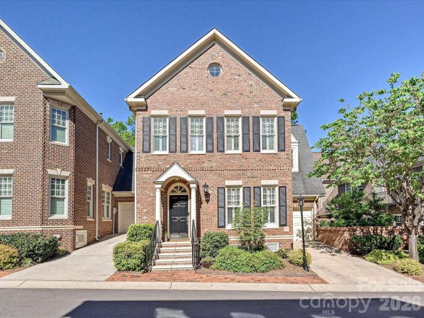 1117 Dilworth Crescent Row, Charlotte, NC 28203.  MLS# CAR4373018, YatesRealty ID 15070. 