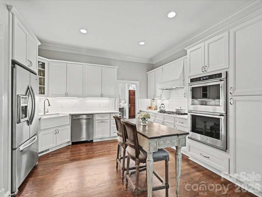 1117 Dilworth Crescent Row, Charlotte, NC 28203.  MLS# CAR4373018, YatesRealty ID 15070. 