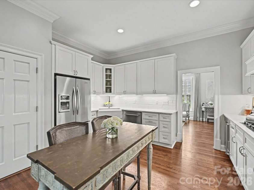 1117 Dilworth Crescent Row, Charlotte, NC 28203.  MLS# CAR4373018, YatesRealty ID 15070. 