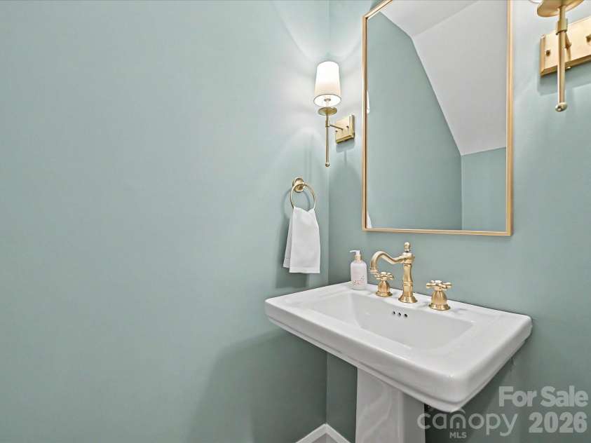 1117 Dilworth Crescent Row, Charlotte, NC 28203.  MLS# CAR4373018, YatesRealty ID 15070. 