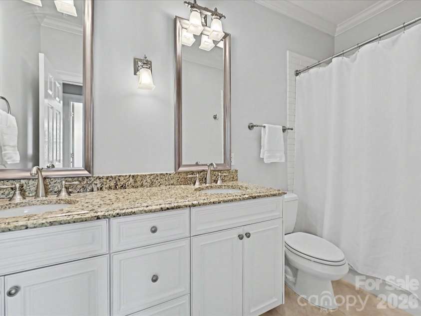 1117 Dilworth Crescent Row, Charlotte, NC 28203.  MLS# CAR4373018, YatesRealty ID 15070. 