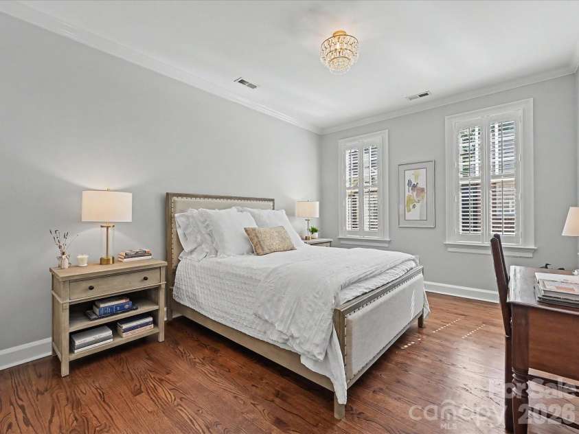 1117 Dilworth Crescent Row, Charlotte, NC 28203.  MLS# CAR4373018, YatesRealty ID 15070. 
