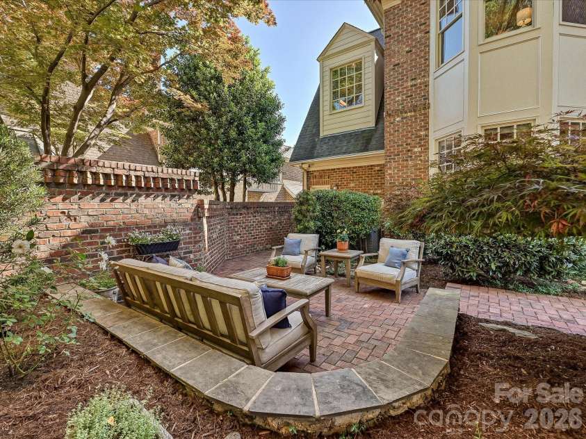 1117 Dilworth Crescent Row, Charlotte, NC 28203.  MLS# CAR4373018, YatesRealty ID 15070. 
