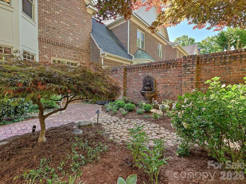 1117 Dilworth Crescent Row, Charlotte, NC 28203.  MLS# CAR4373018, YatesRealty ID 15070. 