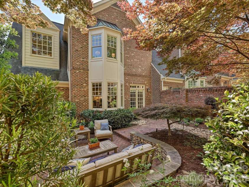 1117 Dilworth Crescent Row, Charlotte, NC 28203.  MLS# CAR4373018, YatesRealty ID 15070. 