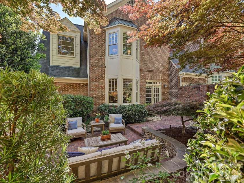 1117 Dilworth Crescent Row, Charlotte, NC 28203.  MLS# CAR4373018, YatesRealty ID 15070. 
