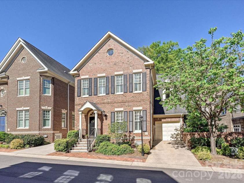 1117 Dilworth Crescent Row, Charlotte, NC 28203.  MLS# CAR4373018, YatesRealty ID 15070. 