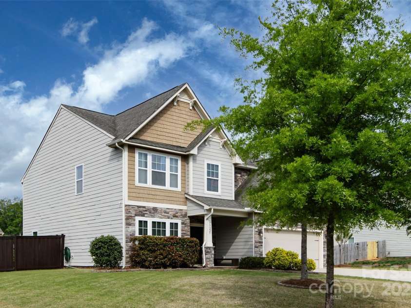 15225 Kissimmee Lane, Mint Hill, NC 28227.  MLS# CAR4243468, YatesRealty ID 15071. 