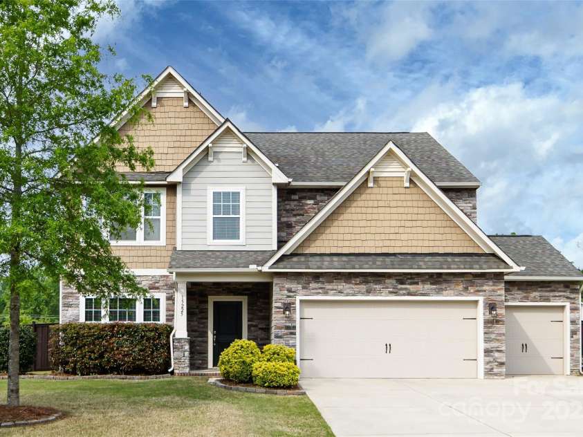 15225 Kissimmee Lane, Mint Hill, NC 28227.  MLS# CAR4243468, YatesRealty ID 15071. 