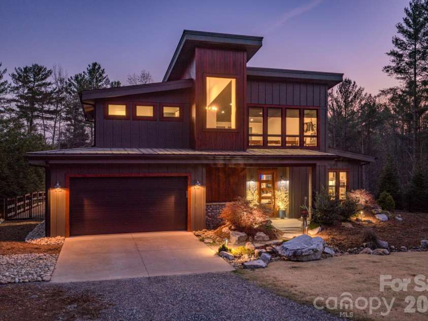 2063 W Bluewater Drive, Morganton, NC 28655.  MLS# CAR4360898, YatesRealty ID 15073. 