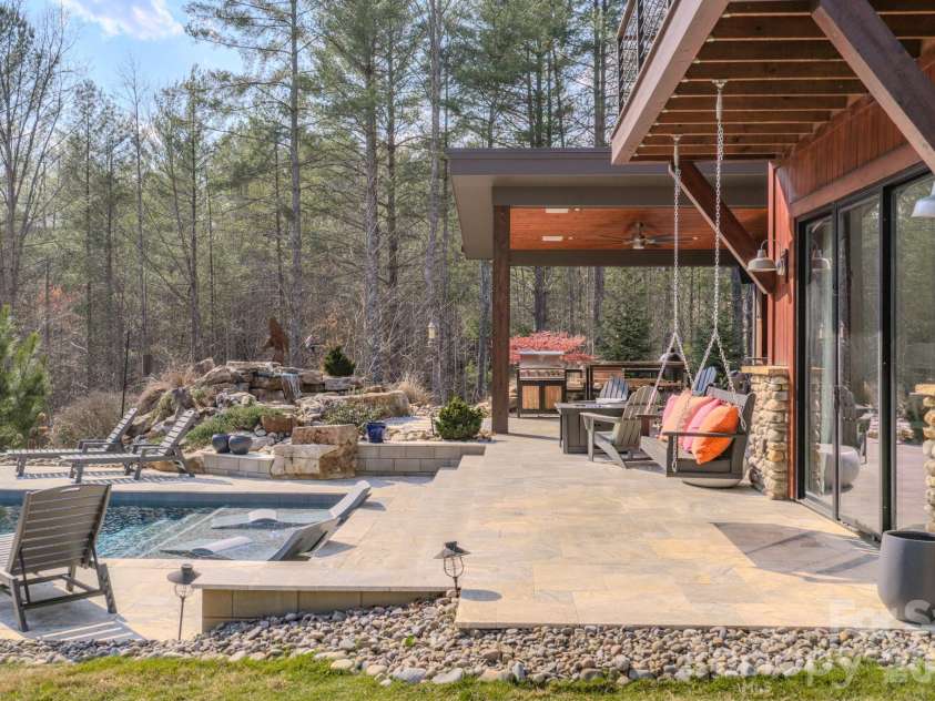 2063 W Bluewater Drive, Morganton, NC 28655.  MLS# CAR4360898, YatesRealty ID 15073. 