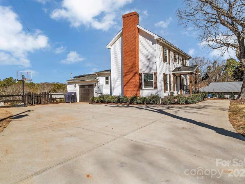 3433 Grey Road, Davidson, NC 28036.  MLS# CAR4292667, YatesRealty ID 15073. 